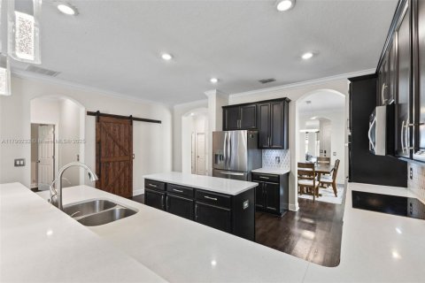 House in Orlando, Florida 5 bedrooms, 301.84 sq.m. № 1739696 - photo 9