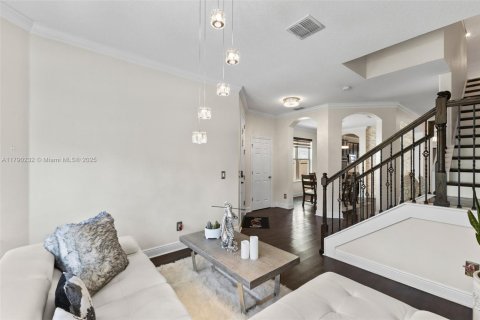 House in Orlando, Florida 5 bedrooms, 301.84 sq.m. № 1739696 - photo 4
