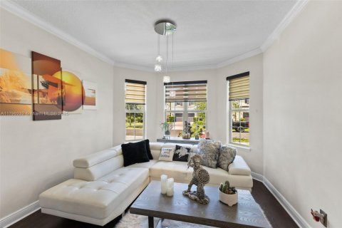House in Orlando, Florida 5 bedrooms, 301.84 sq.m. № 1739696 - photo 2