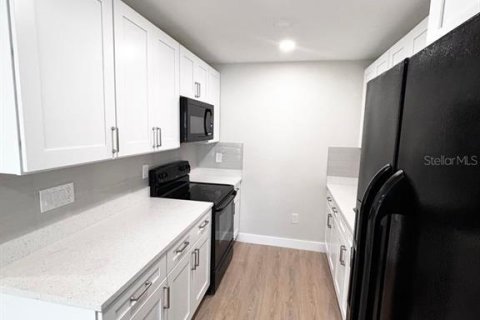 Villa ou maison à louer à Tampa, Floride: 2 chambres, 113.62 m2 № 2380537 - photo 10