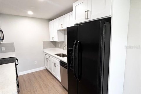 Villa ou maison à louer à Tampa, Floride: 2 chambres, 113.62 m2 № 2380537 - photo 8