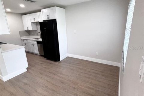 Villa ou maison à louer à Tampa, Floride: 2 chambres, 113.62 m2 № 2380537 - photo 9