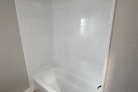 Villa ou maison à louer à Tampa, Floride: 2 chambres, 113.62 m2 № 2380537 - photo 15