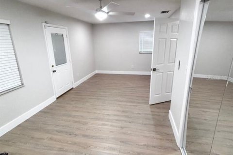 Villa ou maison à louer à Tampa, Floride: 2 chambres, 113.62 m2 № 2380537 - photo 14