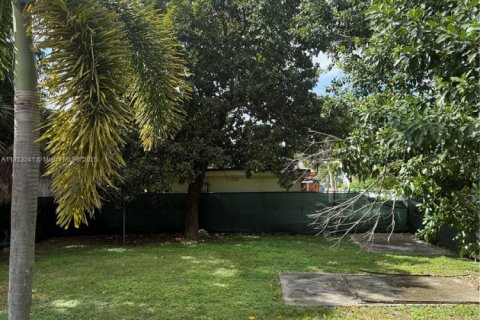 Commercial property in Miami, Florida 91.42 sq.m. № 1969475 - photo 5