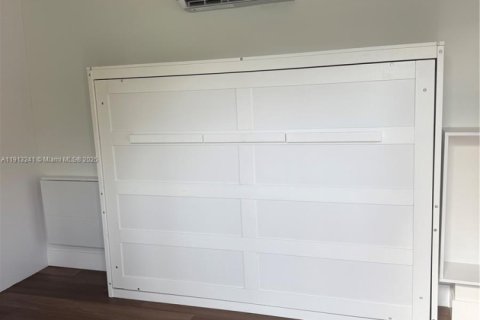 Commercial property in Miami, Florida 91.42 sq.m. № 1969475 - photo 3