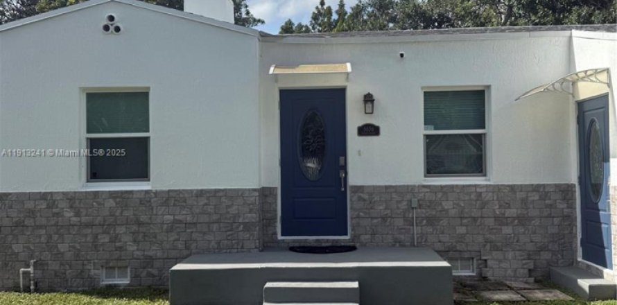 Commercial property in Miami, Florida 91.42 sq.m. № 1969475