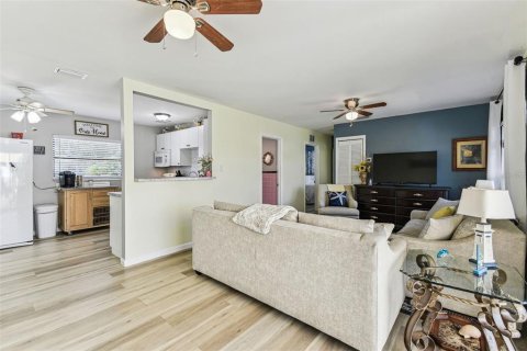 House in Hudson, Florida 2 bedrooms, 107.02 sq.m. № 1743457 - photo 18