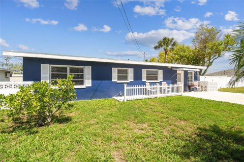House in Hudson, Florida 2 bedrooms, 107.02 sq.m. № 1743457 - photo 2