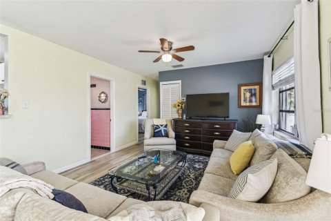 House in Hudson, Florida 2 bedrooms, 107.02 sq.m. № 1743457 - photo 20