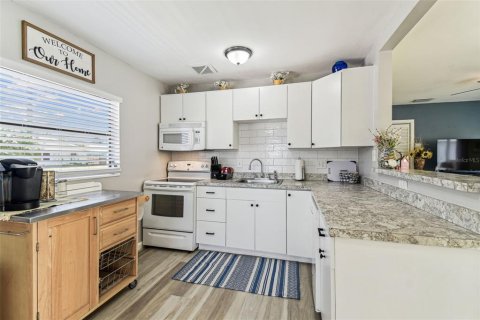 House in Hudson, Florida 2 bedrooms, 107.02 sq.m. № 1743457 - photo 14