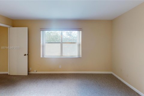 Condo in Sunrise, Florida, 2 bedrooms № 2062285 - photo 16