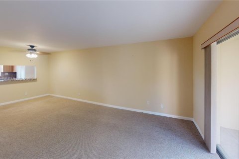Condo in Sunrise, Florida, 2 bedrooms № 2062285 - photo 10
