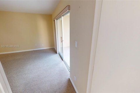Condo in Sunrise, Florida, 2 bedrooms № 2062285 - photo 23