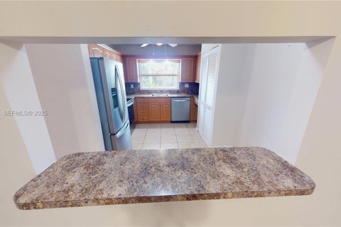 Condo in Sunrise, Florida, 2 bedrooms № 2062285 - photo 6
