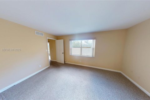 Condo in Sunrise, Florida, 2 bedrooms № 2062285 - photo 17