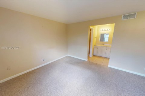 Condo in Sunrise, Florida, 2 bedrooms № 2062285 - photo 18