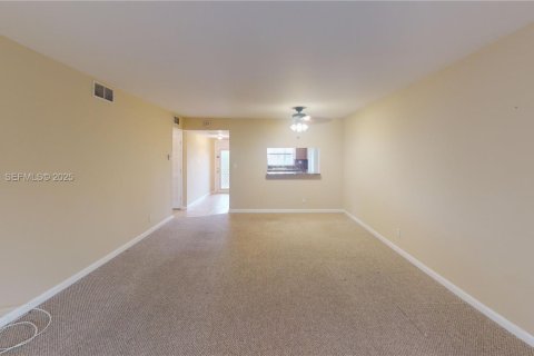 Condo in Sunrise, Florida, 2 bedrooms № 2062285 - photo 9
