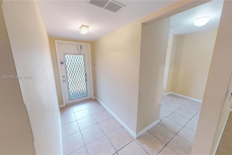 Condo in Sunrise, Florida, 2 bedrooms № 2062285 - photo 7