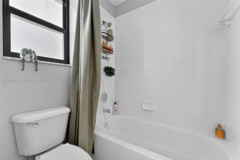 Купить виллу или дом в Мирамар, Флорида 5 спален, 232.91м2, № 2043414 - фото 25