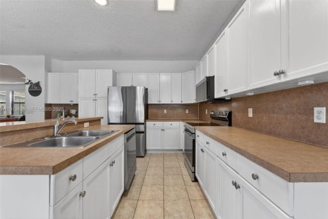 Купить виллу или дом в Мирамар, Флорида 5 спален, 232.91м2, № 2043414 - фото 14