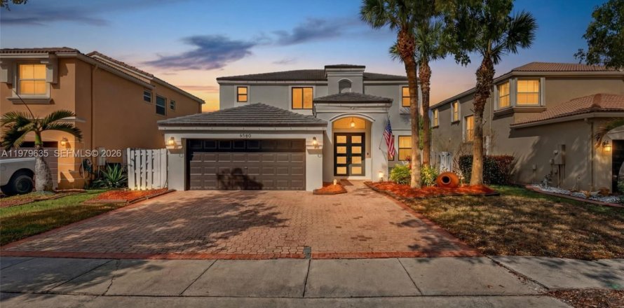 Дом в Мирамар, Флорида 5 спален, 232.91м2 № 2043414