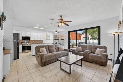 Купить виллу или дом в Мирамар, Флорида 5 спален, 232.91м2, № 2043414 - фото 17