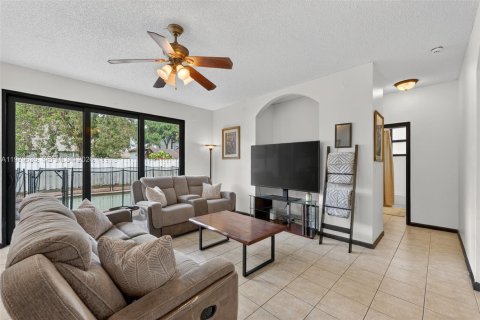 Купить виллу или дом в Мирамар, Флорида 5 спален, 232.91м2, № 2043414 - фото 16