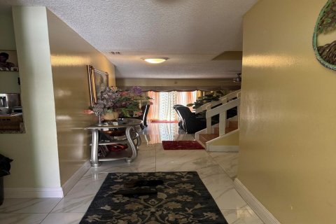 Touwnhouse à louer à Plantation, Floride: 5 chambres, 193.24 m2 № 2193645 - photo 3