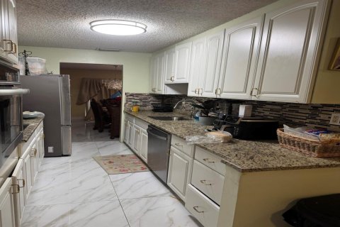 Touwnhouse à louer à Plantation, Floride: 5 chambres, 193.24 m2 № 2193645 - photo 4