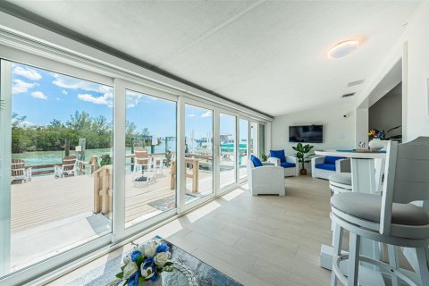 Купить виллу или дом в Сент-Питерсберг, Флорида 5 комнат, 151.06м2, № 2144981 - фото 6