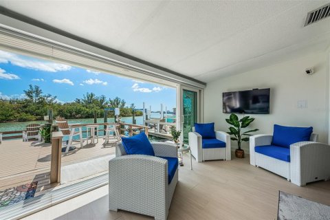 Купить виллу или дом в Сент-Питерсберг, Флорида 5 комнат, 151.06м2, № 2144981 - фото 15