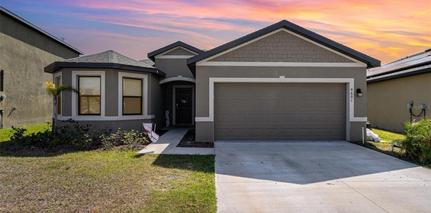 House in Cocoa, Florida 3 bedrooms, 161.19 sq.m. № 1658266
