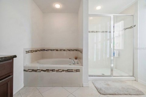 House in Orlando, Florida 5 bedrooms, 287.25 sq.m. № 2396221 - photo 22