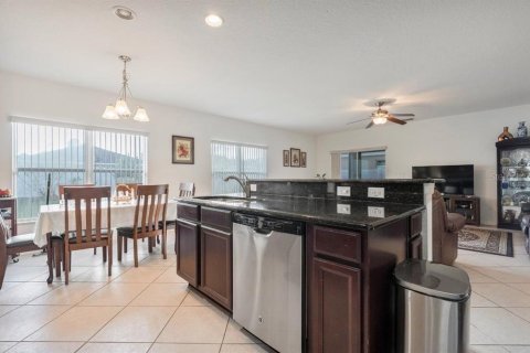 House in Orlando, Florida 5 bedrooms, 287.25 sq.m. № 2396221 - photo 10
