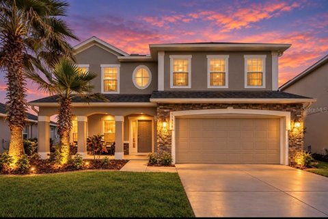 House in Orlando, Florida 5 bedrooms, 287.25 sq.m. № 2396221