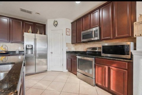 House in Orlando, Florida 5 bedrooms, 287.25 sq.m. № 2396221 - photo 9