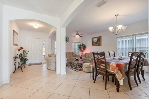 House in Orlando, Florida 5 bedrooms, 287.25 sq.m. № 2396221 - photo 7