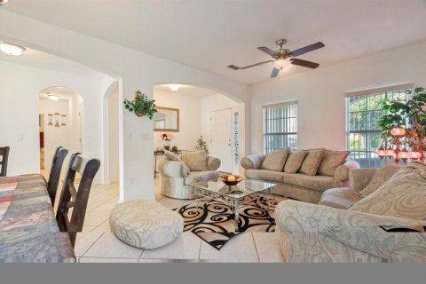 House in Orlando, Florida 5 bedrooms, 287.25 sq.m. № 2396221 - photo 6