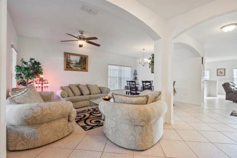 House in Orlando, Florida 5 bedrooms, 287.25 sq.m. № 2396221 - photo 4
