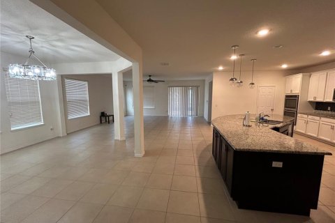 House in Orlando, Florida 4 bedrooms, 255.76 sq.m. № 2427067 - photo 4