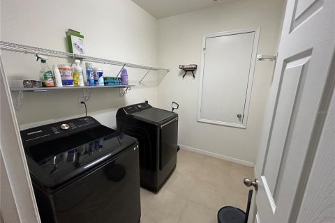 House in Orlando, Florida 4 bedrooms, 255.76 sq.m. № 2427067 - photo 18