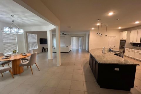 House in Orlando, Florida 4 bedrooms, 255.76 sq.m. № 2427067 - photo 5