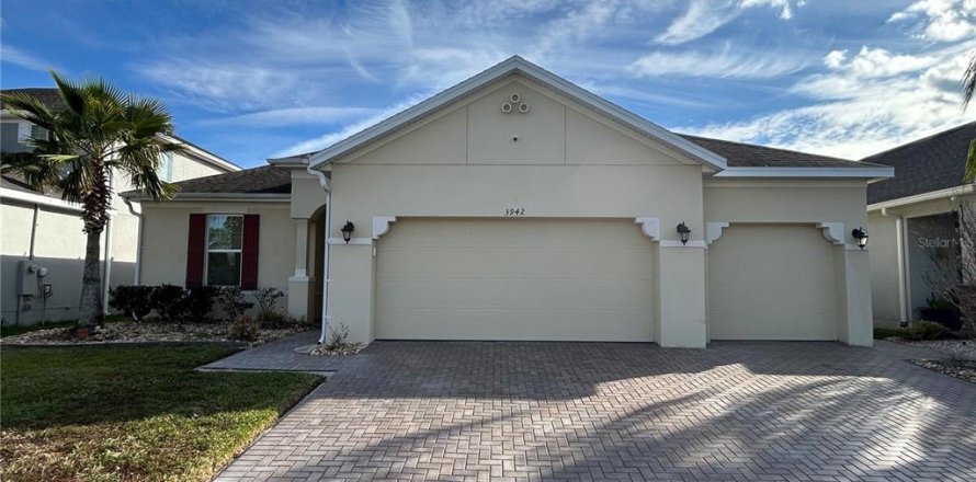 House in Orlando, Florida 4 bedrooms, 255.76 sq.m. № 2427067