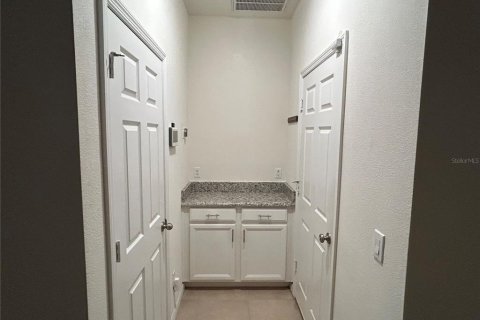 House in Orlando, Florida 4 bedrooms, 255.76 sq.m. № 2427067 - photo 3