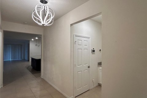 House in Orlando, Florida 4 bedrooms, 255.76 sq.m. № 2427067 - photo 2