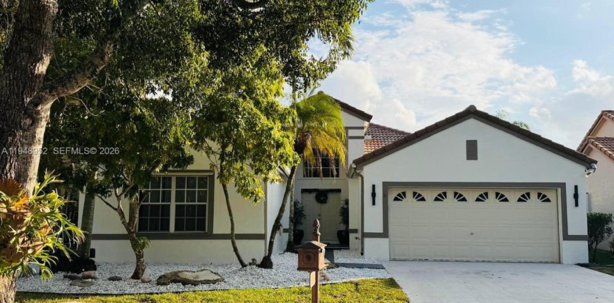 House in Weston, Florida 4 bedrooms, 215.72 sq.m. № 2004721