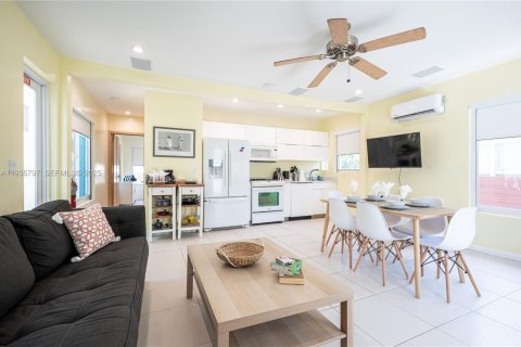 Immobilier commercial à vendre à Hollywood, Floride: 276.11 m2 № 1994654 - photo 4