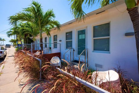 Immobilier commercial à vendre à Hollywood, Floride: 276.11 m2 № 1994654 - photo 1