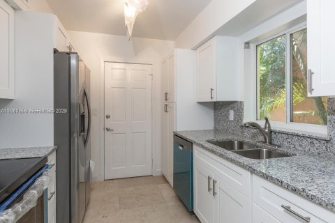 Apartamento en alquiler en Coral Gables, Florida, 3 dormitorios, 148.64 m2 № 2050410 - foto 4